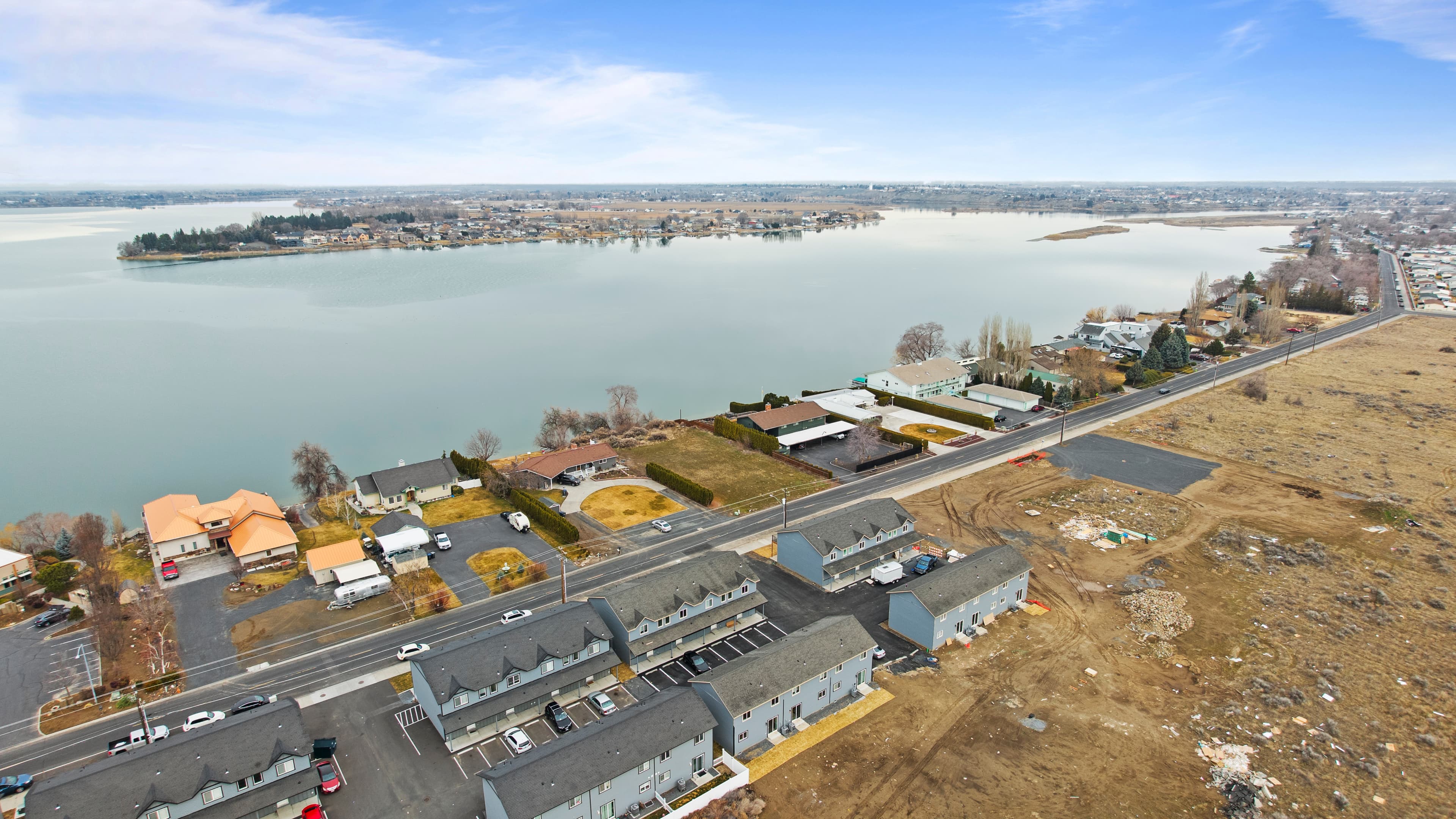 Townhomes for Group14 Technologies Employees in Moses Lake — Moses Lake and the Marina Shore Villas shoreline from above