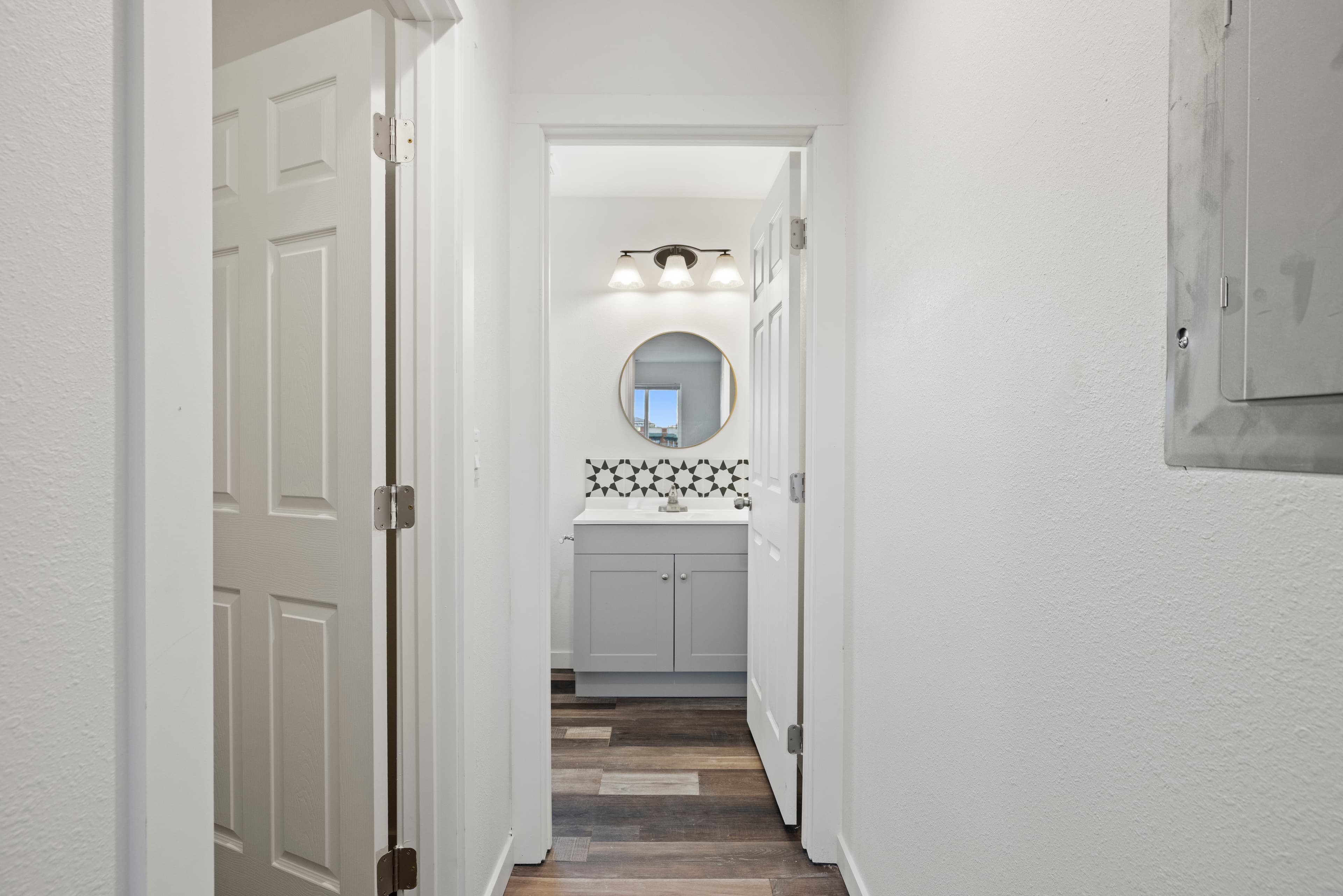 Upstairs full bathroom in a Marina Shore Villas Moses Lake townhome