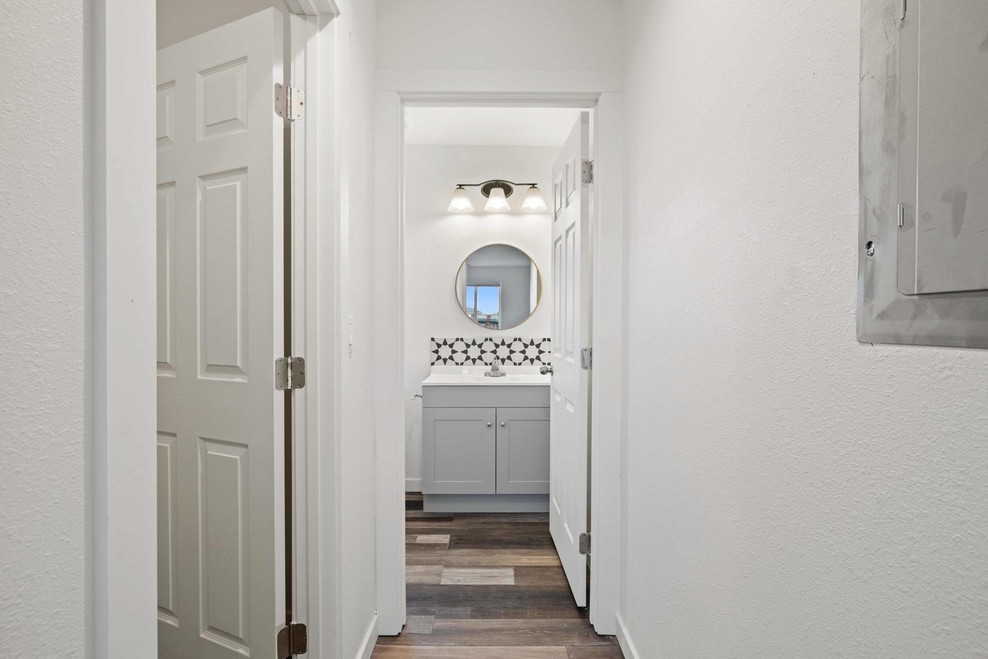 Upstairs full bathroom in a Marina Shore Villas Moses Lake townhome
