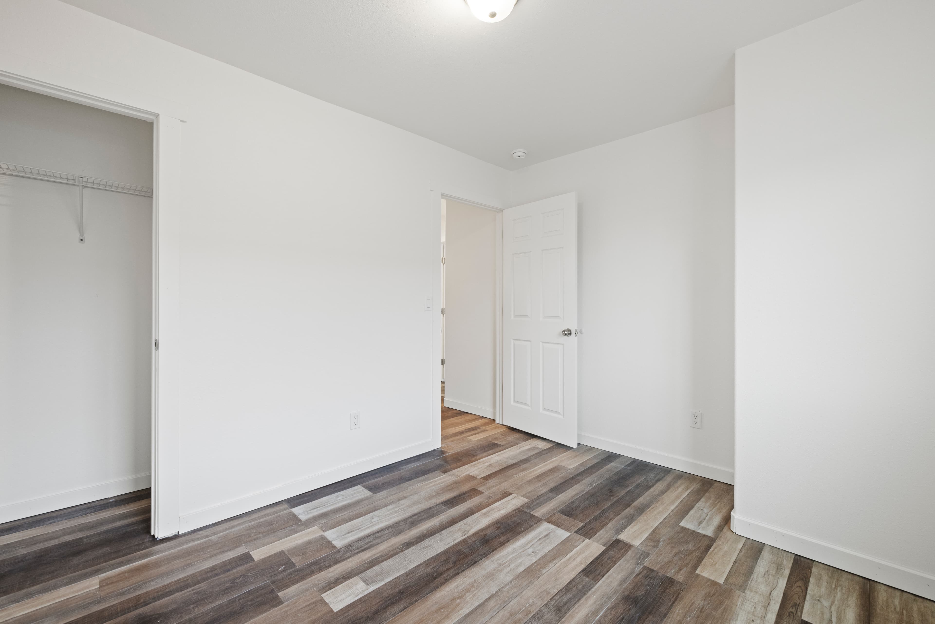 Spacious bedroom in a Marina Shore Villas Moses Lake townhome