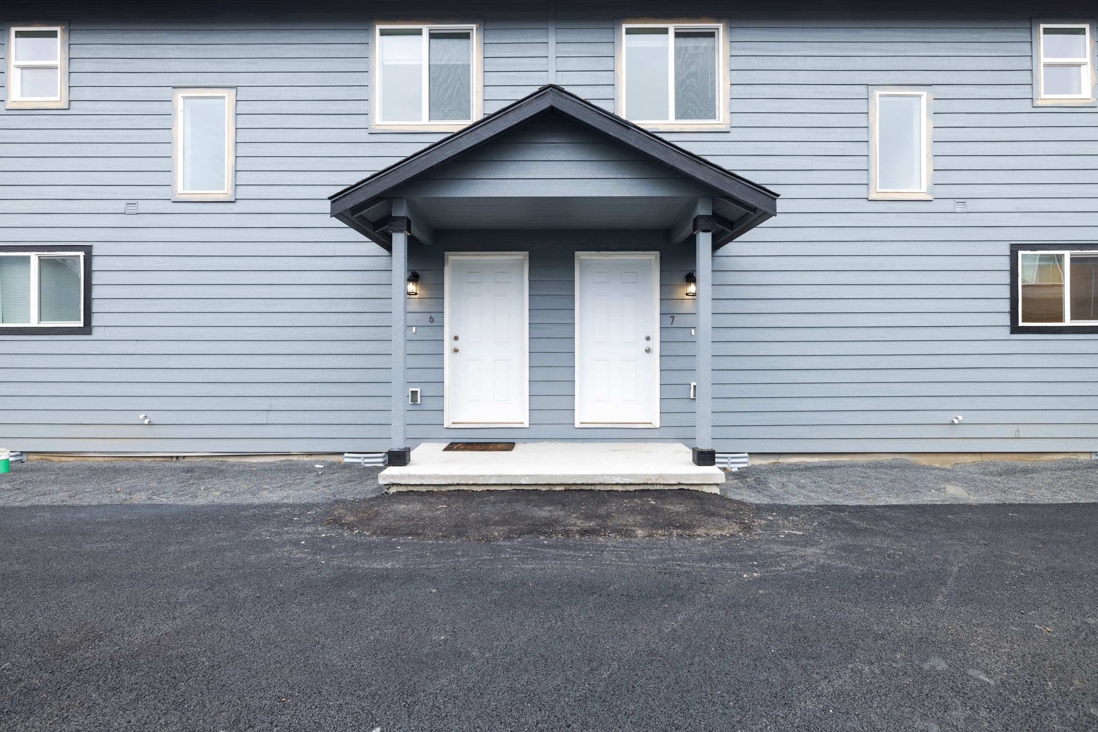 Townhomes for Group14 Technologies Employees in Moses Lake — Front entry of a Marina Shore Villas Moses Lake townhome