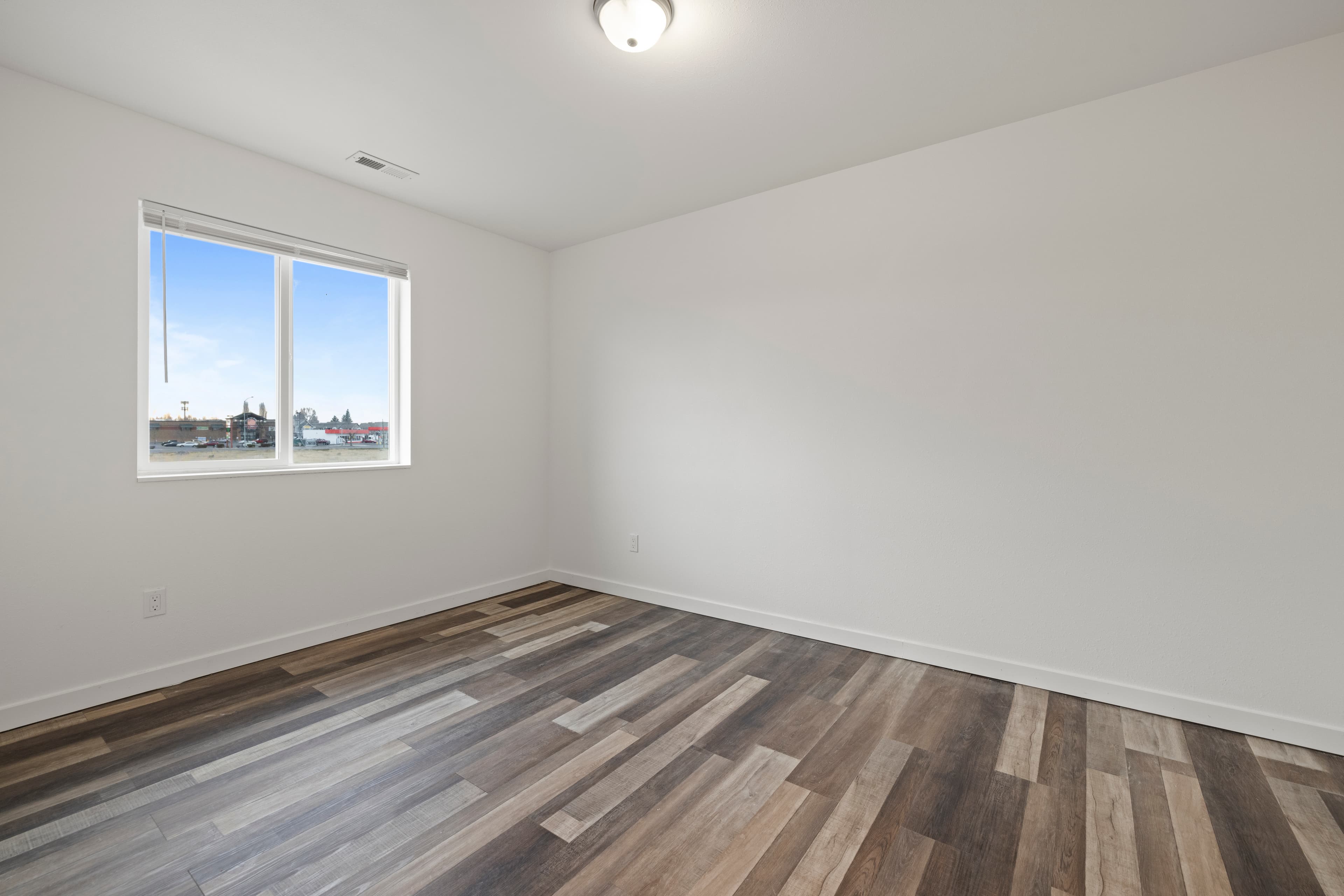 Open-concept living room in a Marina Shore Villas Moses Lake townhome